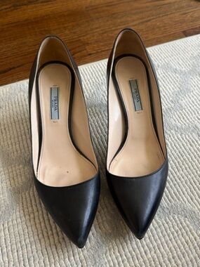 Prada Black Pointed-Toe Leather Pumps